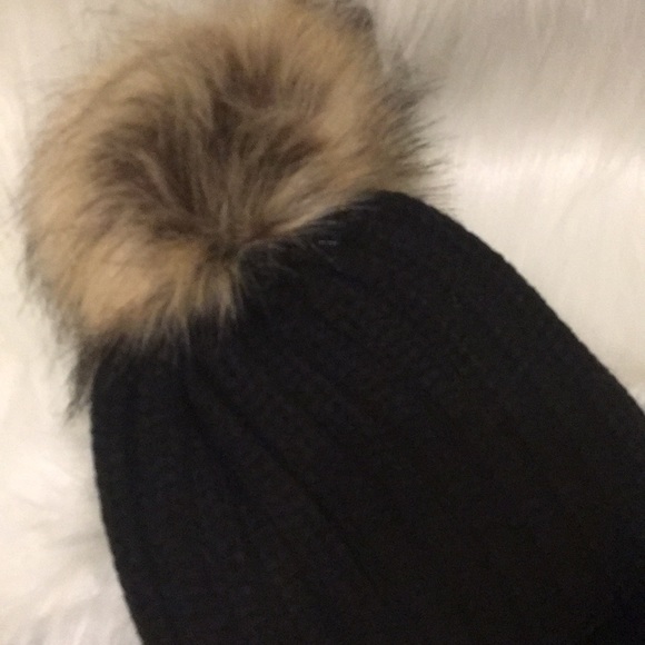 🌲WILDMOOSE🌲 Black Pom Beanie - Picture 2 of 4